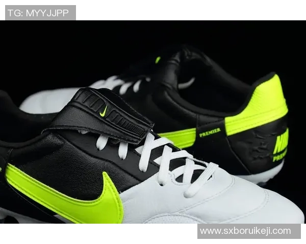探索Nike足球鞋系列的创新设计与卓越性能助你在赛场上尽显风采 探索Nike足球鞋系列的创新设计与卓越性能助你在赛场上尽显风采